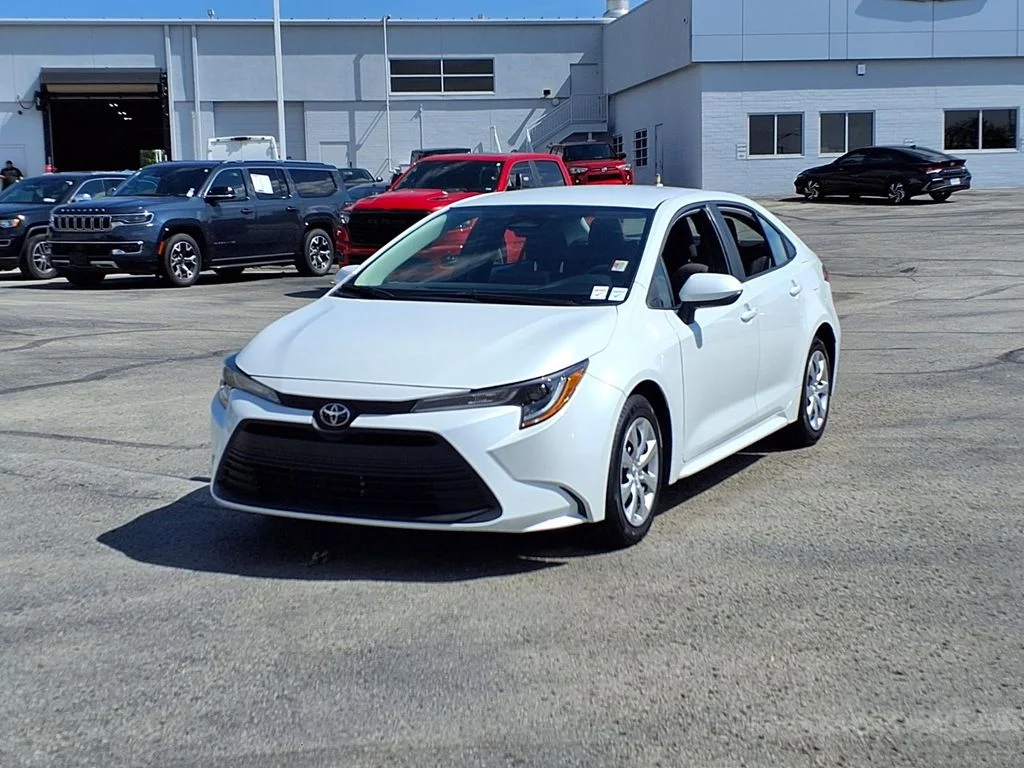 Used 2025 Toyota Corolla LE with VIN 5YFB4MDE6SP256081 for sale in Kansas City