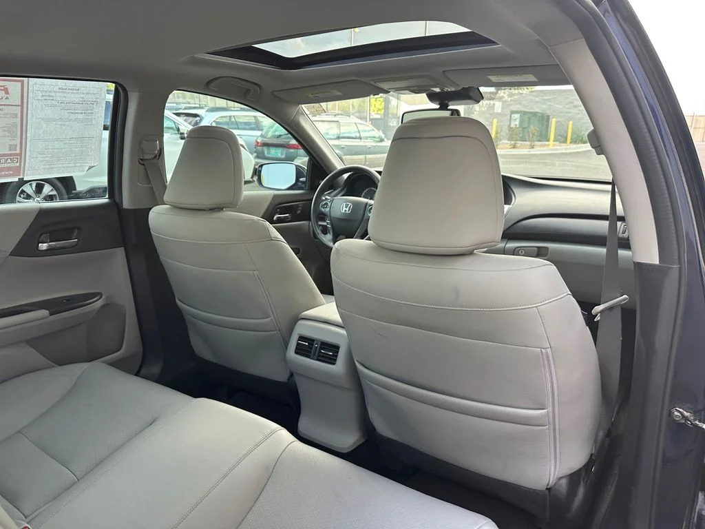 Used 2015 Blue Honda EX-L image 17