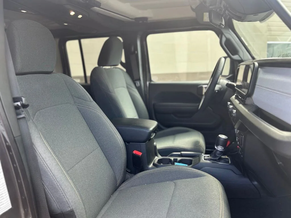 Used 2018 Crystal Metallic Jeep Unlimited Rubicon image 15