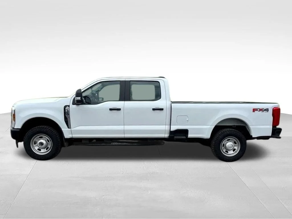 Used 2024 White Ford XL image 8