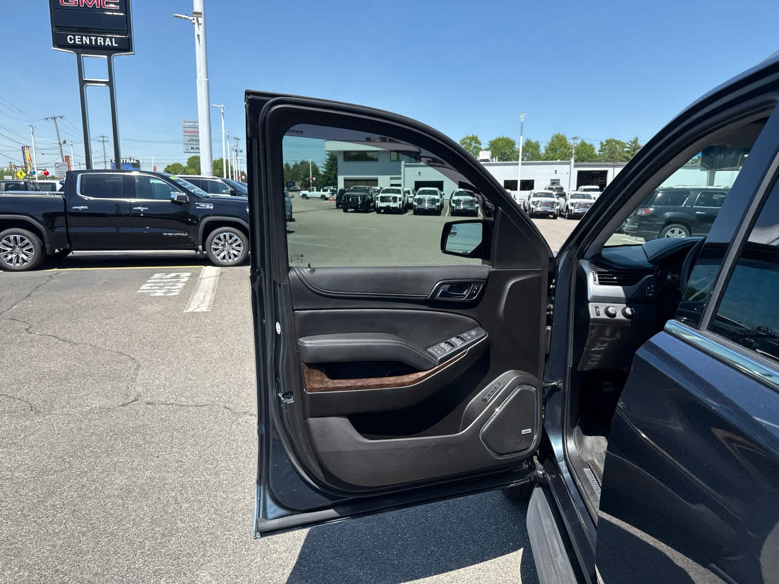 Used 2019 SHADOW GRAY METALLIC Chevrolet LT image 12