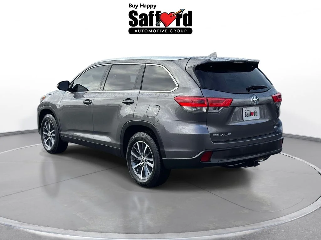 Used 2019 Gray Toyota XLE image 6