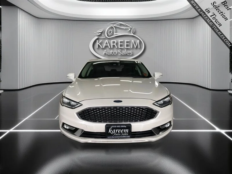 Used 2018 Oxford White Ford Titanium image 2