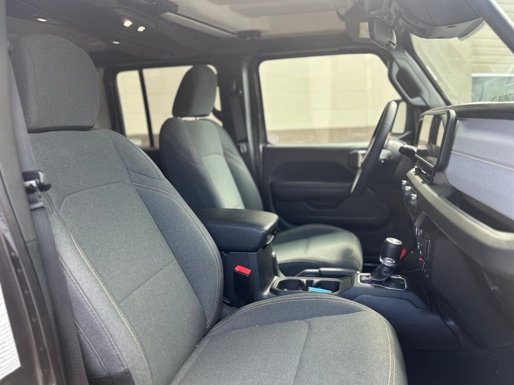 Used 2018 Granite Crystal Metallic Clearcoat Jeep Unlimited Rubicon image 15