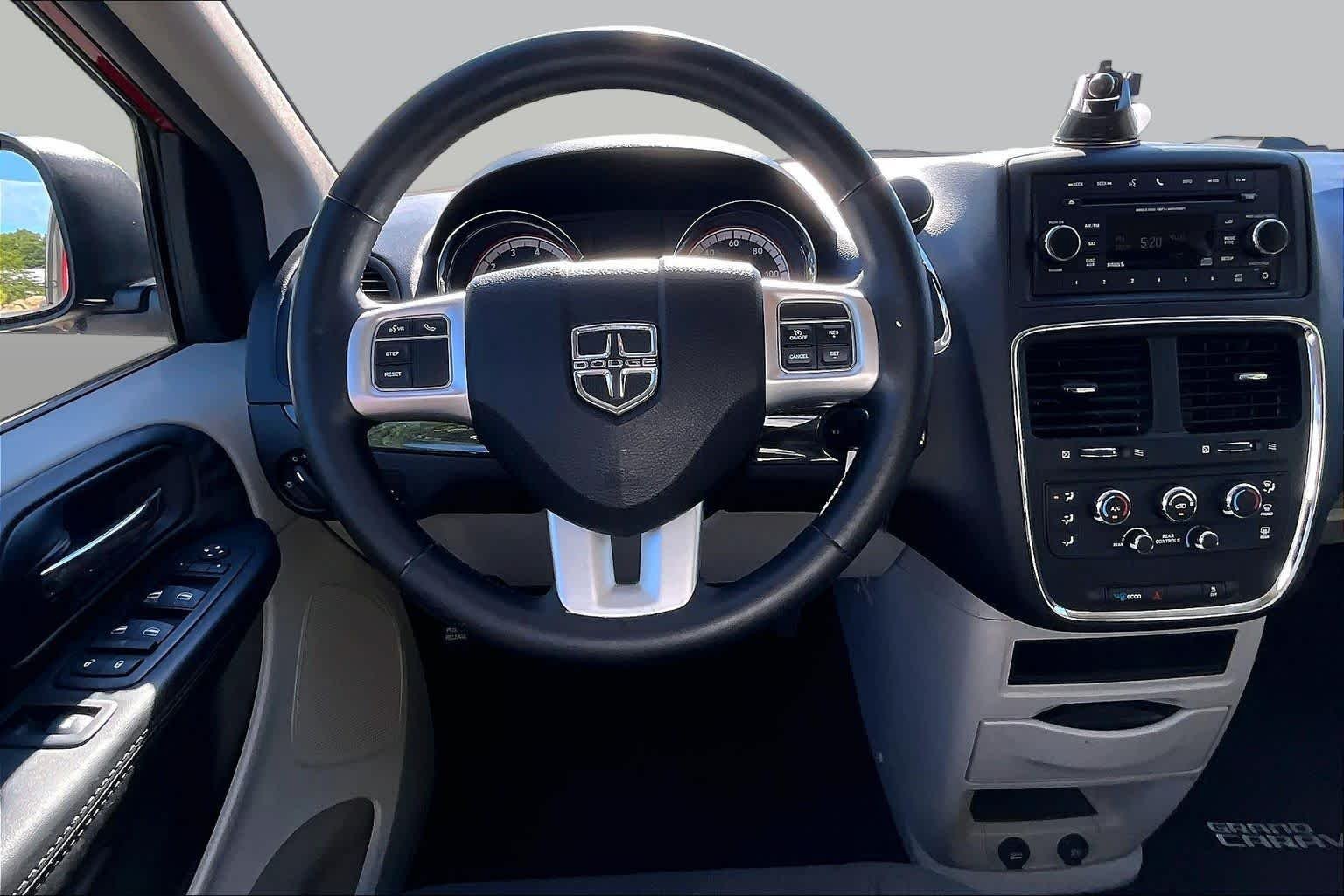 Pre-Owned 2016 Dodge Grand Caravan SE