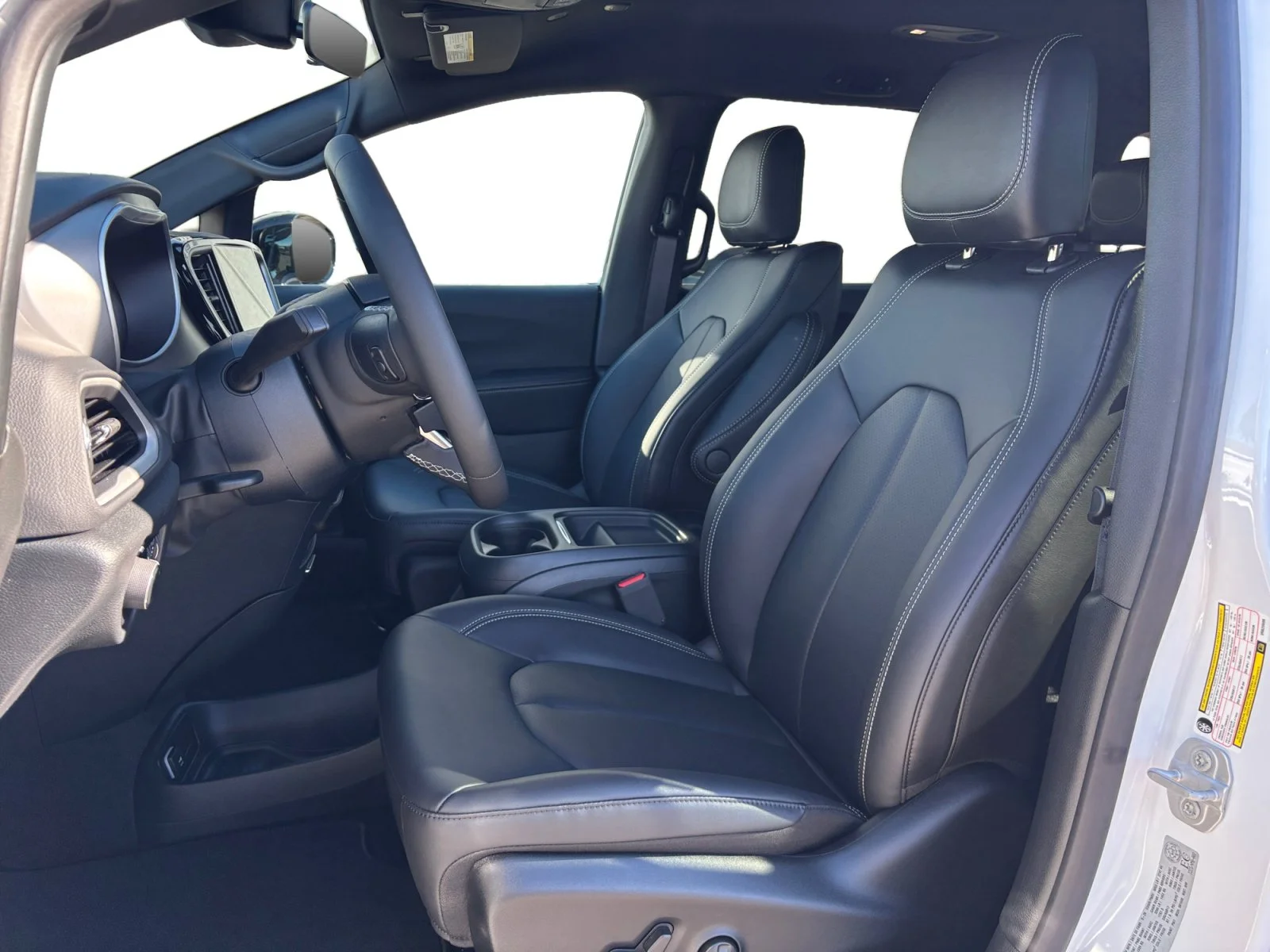 New 2027 BRIGHT WHITE Chrysler SXT image 10