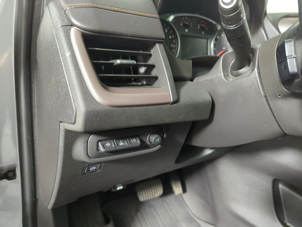 Used 2023 Sterling Metallic GMC AT4 image 26