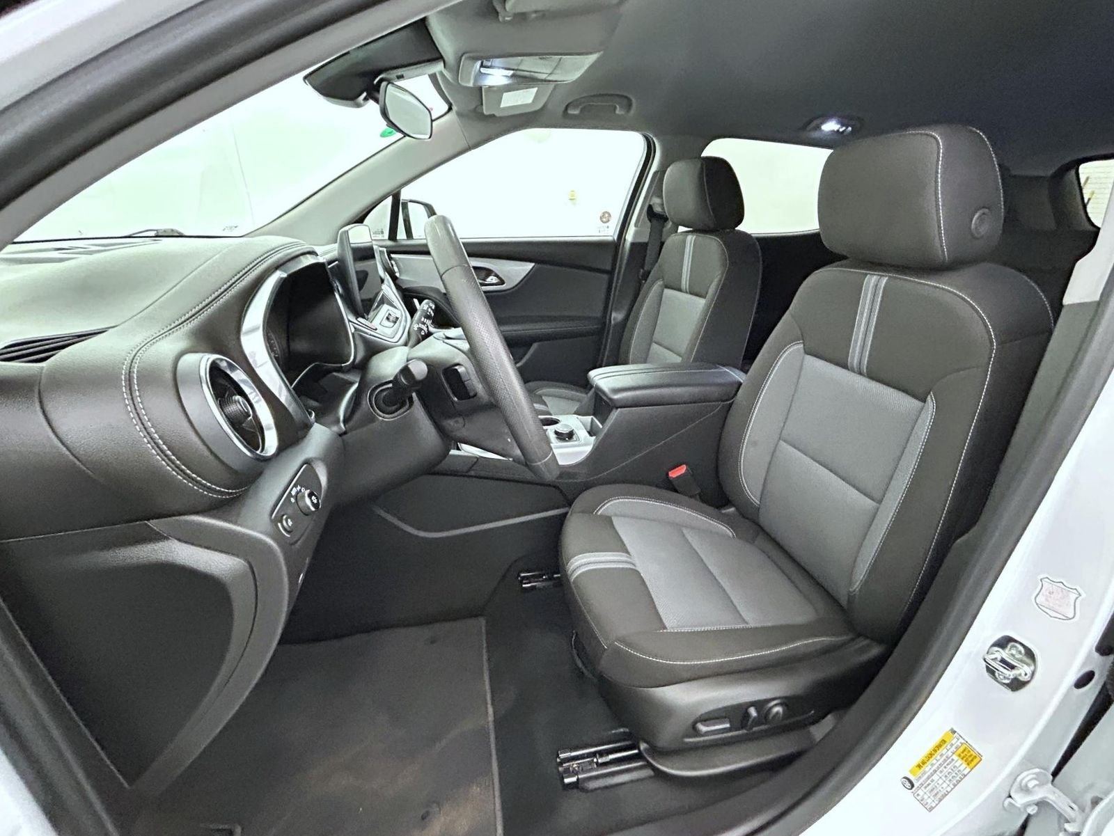 Used 2025 White Chevrolet LT image 10