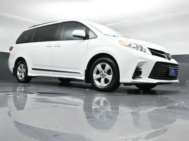 Certified Used 2018 Super White Toyota LE image 33