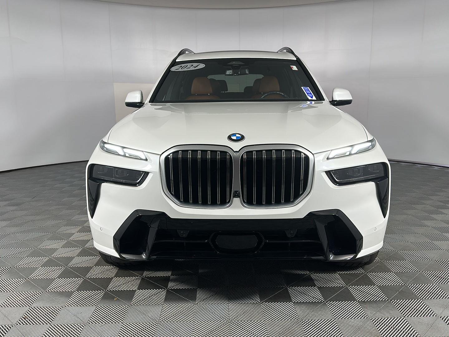 Used 2024 Mineral White Metallic BMW xDrive40i image 2