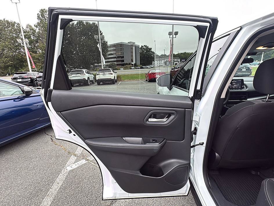 Used 2026 Everest White Pearl Tricoat Nissan SV image 22
