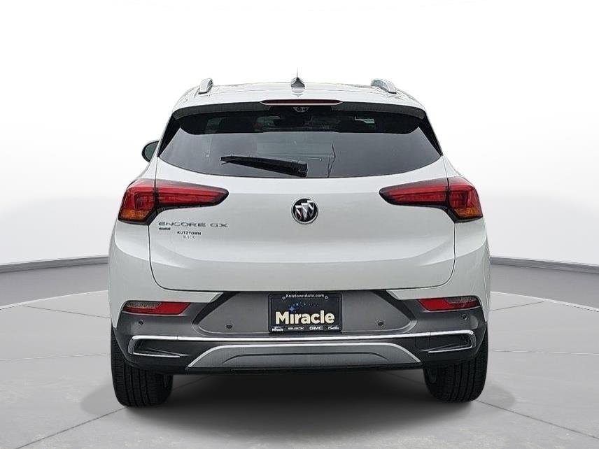 Used 2022 White Frost Tricoat Buick Essence image 7