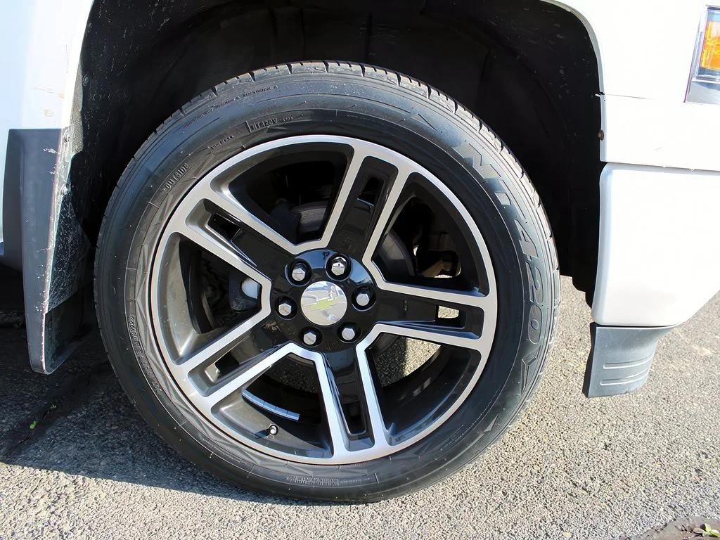 Used 2015 WHITE DIAMOND TRICOAT Chevrolet High Country image 8