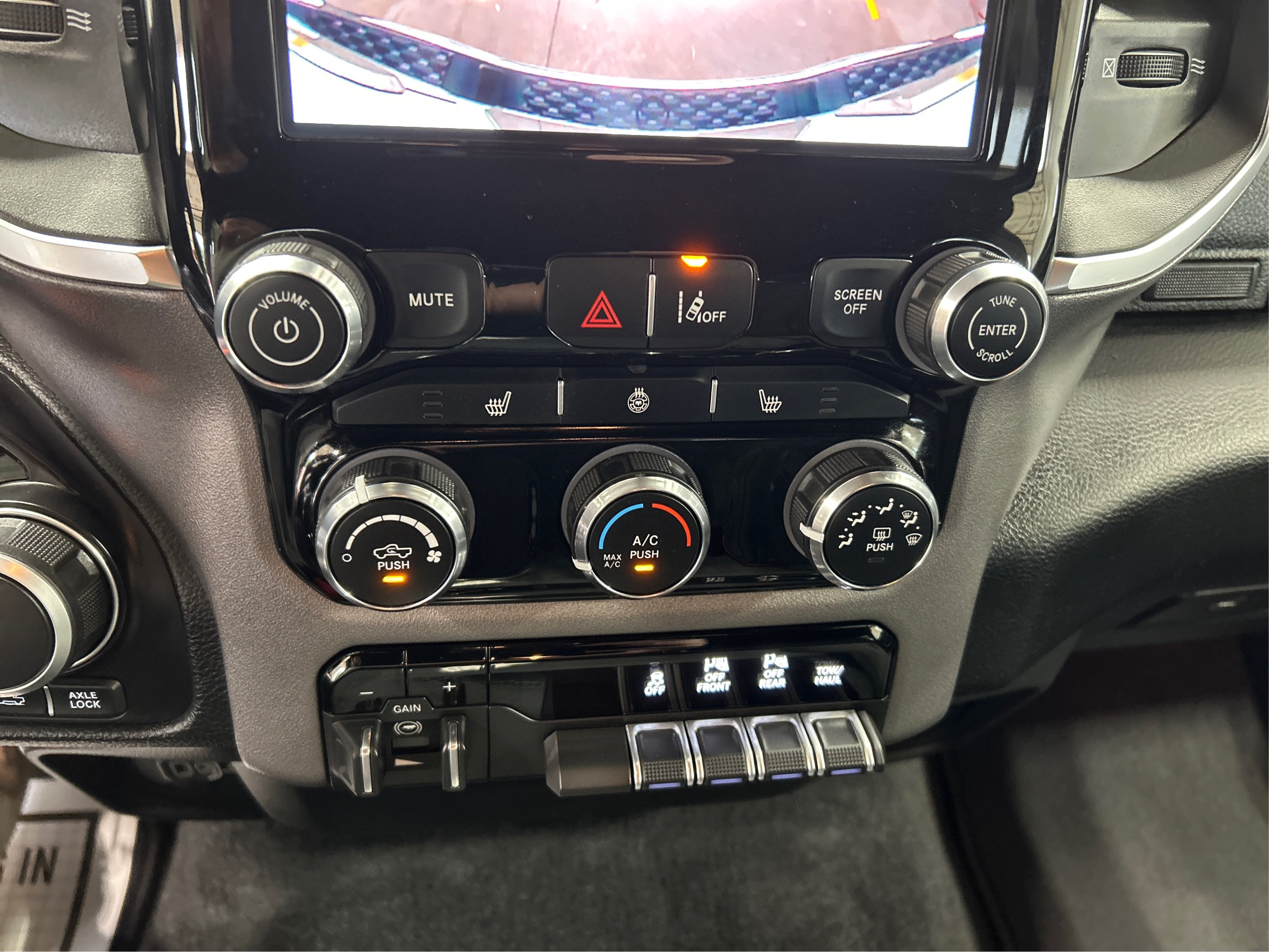 Used 2025 White Ram Big Horn/Lone Star image 29