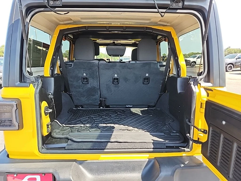 Used 2020  Jeep Unlimited Sport S image 41