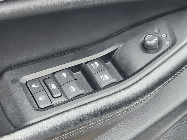 Used 2023 White/off-white Jeep Limited image 23