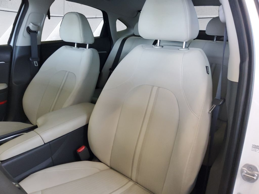 Used 2024 White Hyundai SEL image 8