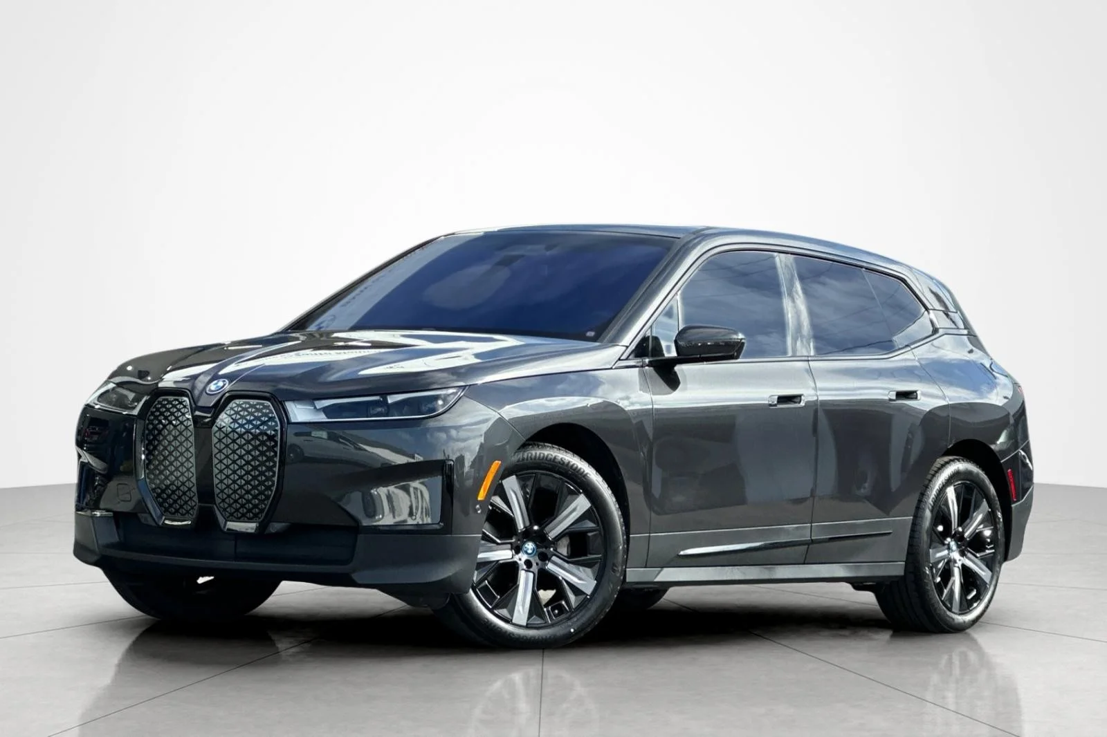 2024 BMW iX xDrive50's photo