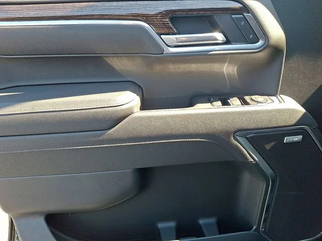 New 2026 Onyx Black GMC Elevation image 12
