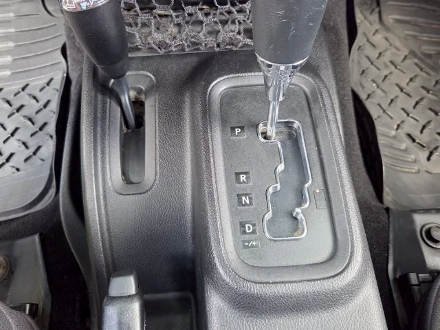 Used 2015 Silver Jeep Unlimited Rubicon image 19