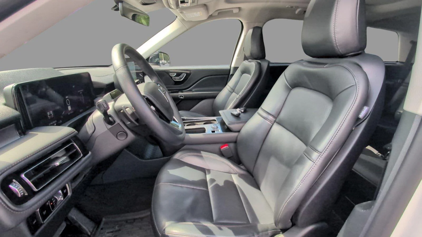 Used 2025 Pristine White Metallic Tri-Coat Lincoln Premiere image 18