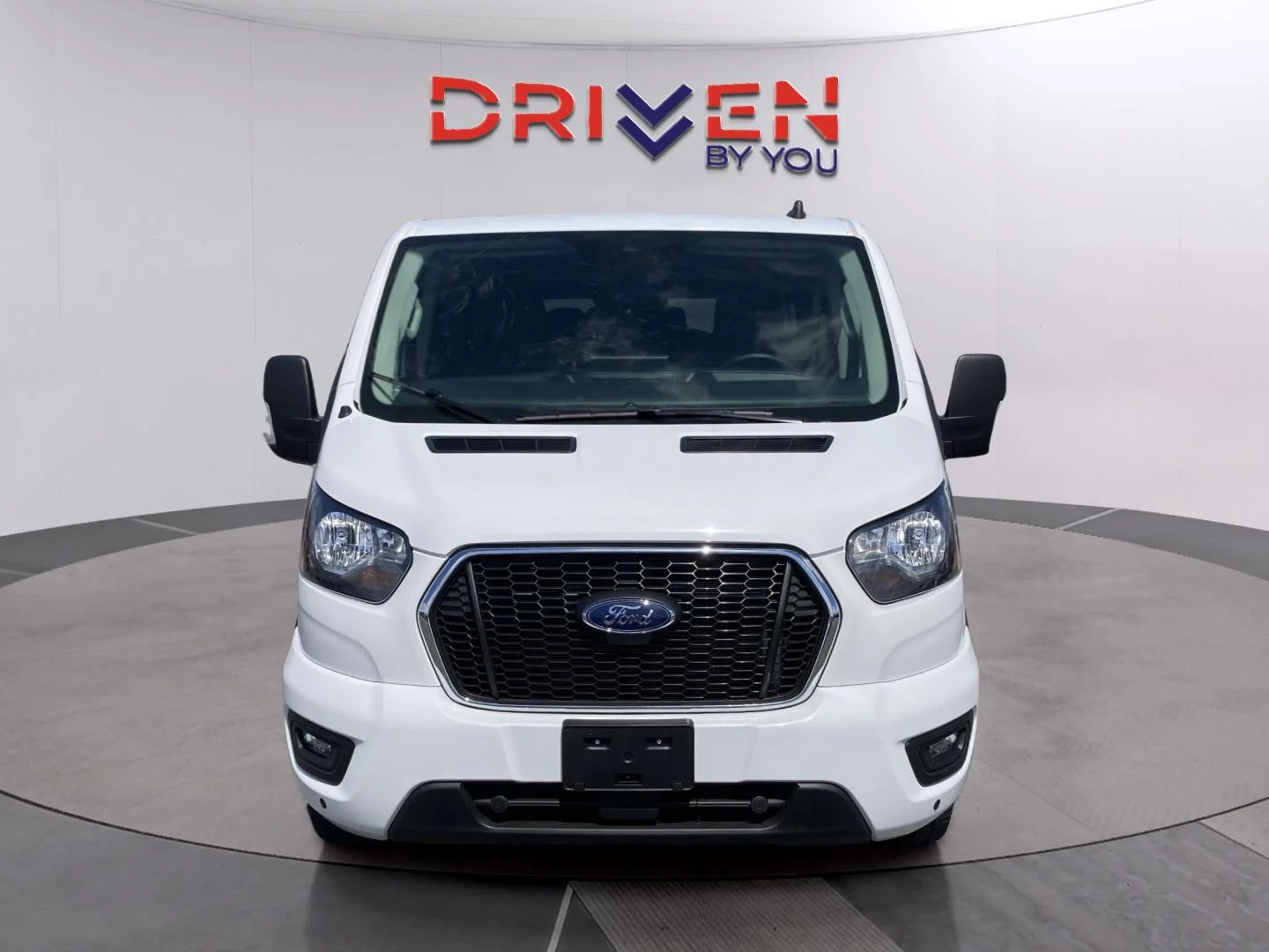 Used 2024 Oxford White Ford 350 XLT image 9
