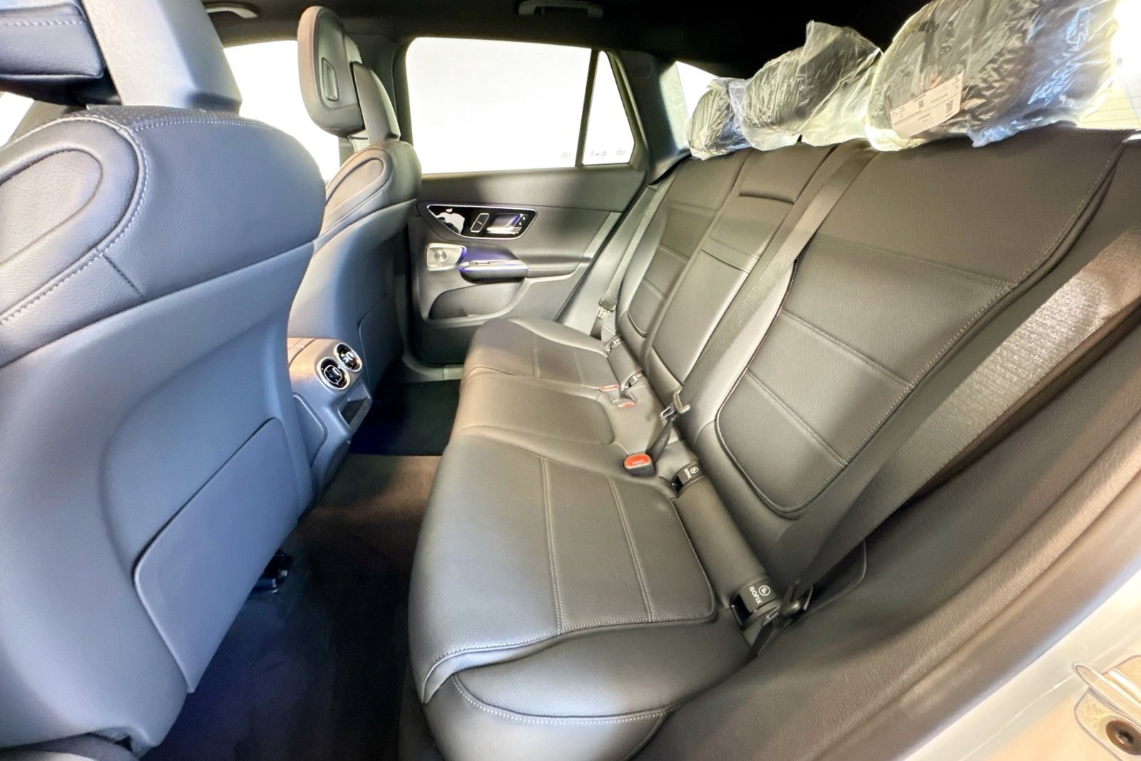 New 2026 MANUFAKTUR Moonlight White Metallic Mercedes-Benz GLC 300 image 22
