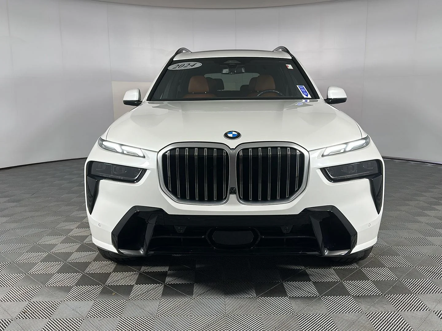 Used 2024 Mineral White Metallic BMW xDrive40i image 2