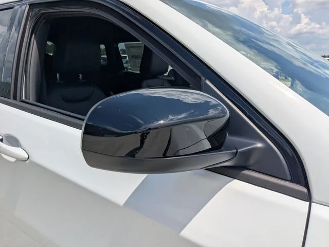 New 2026 Bright White Clear-Coat Exterior Paint Jeep Latitude image 11
