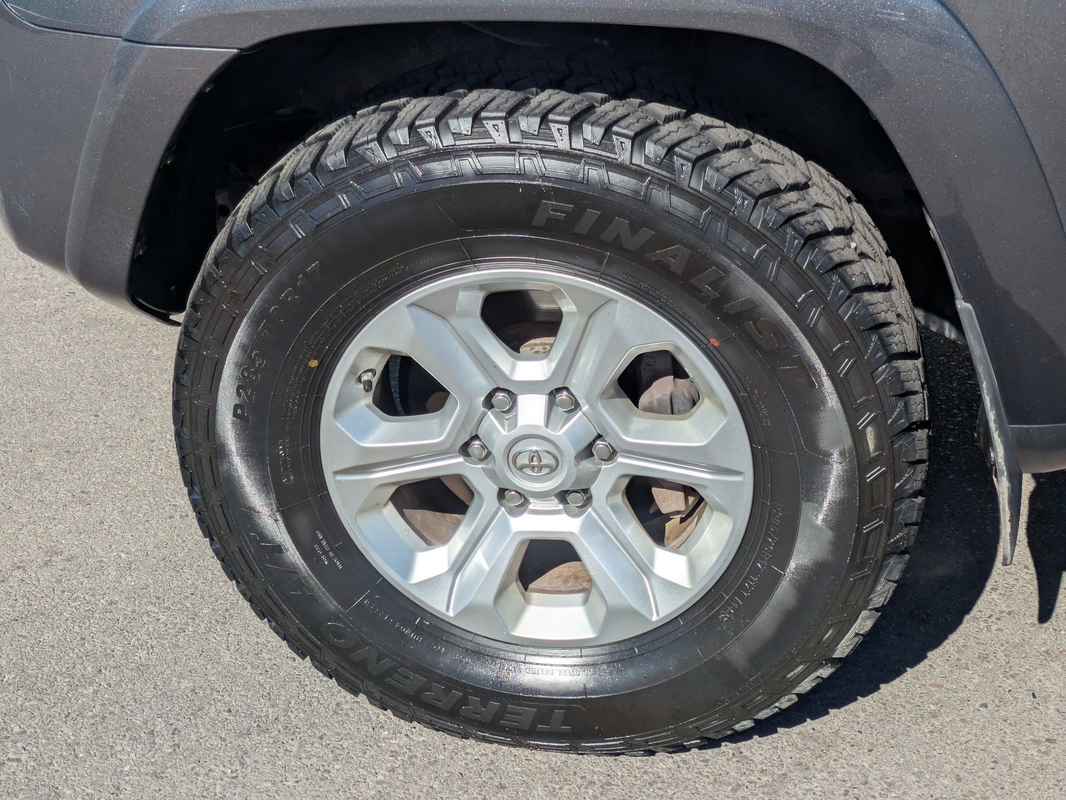 Used 2018 Magnetic Gray Metallic Toyota SR5 image 11