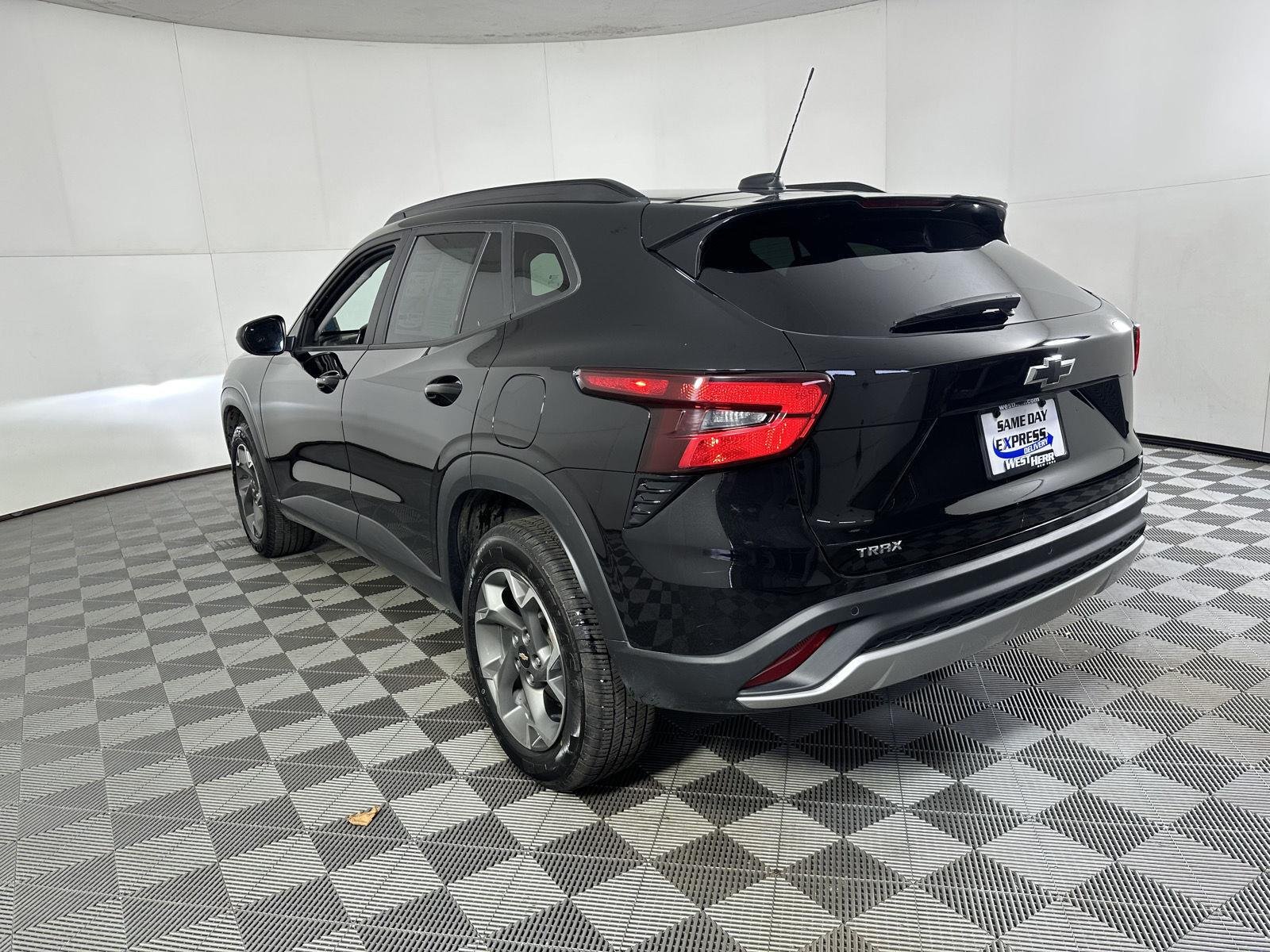 Used 2024 Mosaic Black Metallic Chevrolet LT image 15
