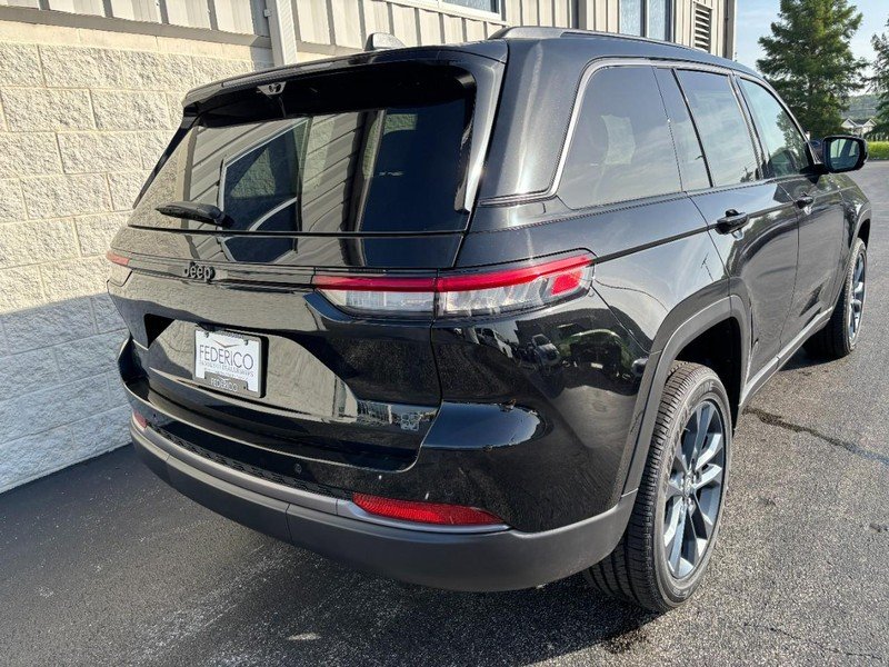 New 2026 Diamond Black Crystal Pearl-Coat Exterior Paint Jeep 85th Anniversary Edition 4x4 image 3