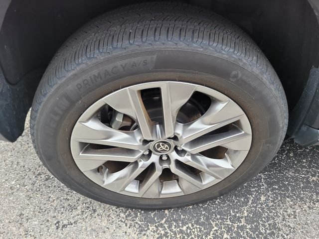 Used 2022 Red Toyota XLE Premium image 6