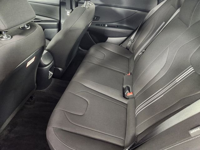 2025 Hyundai Elantra Blue - Photo 16
