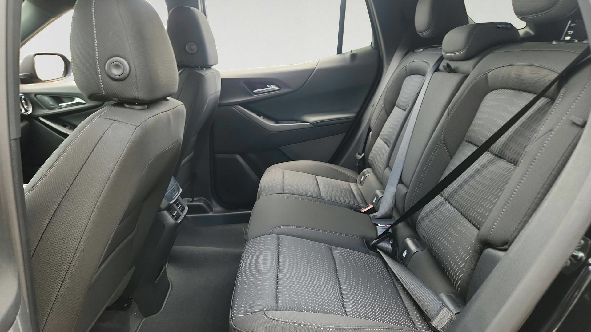 2027 Chevrolet Equinox LT - Photo 20