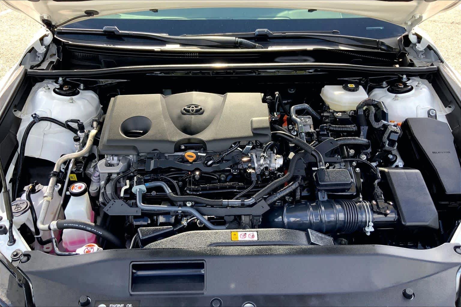 Used 2025 Ice Cap Toyota LE image 31