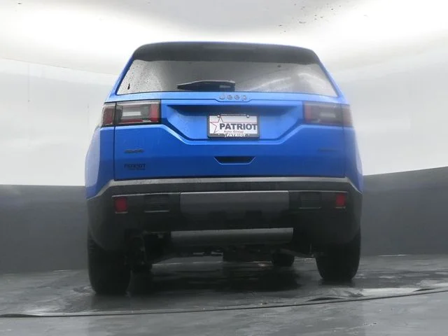 New 2026 Hydro Blue Pearl-Coat Exterior Paint Jeep Laredo image 43