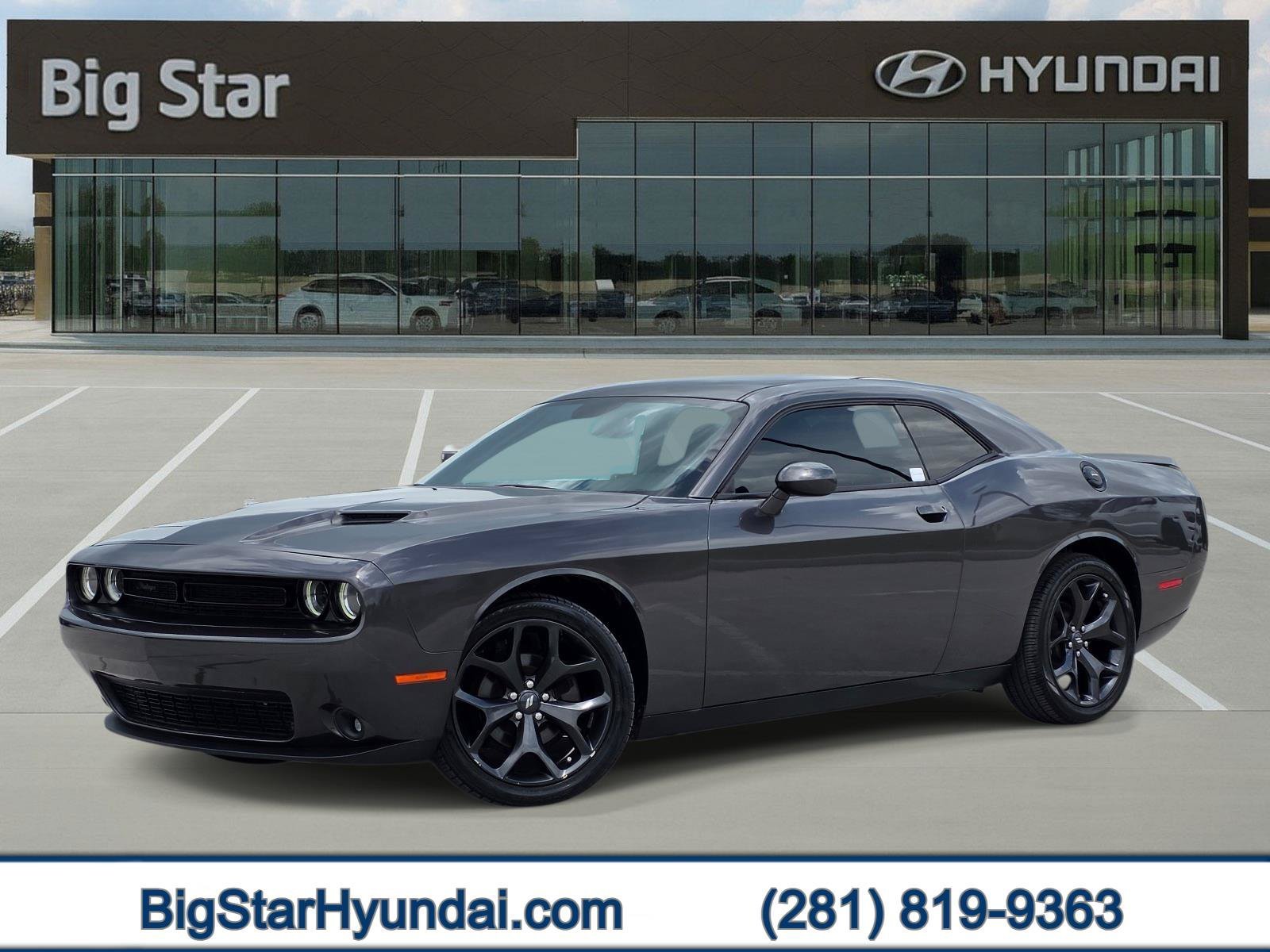 Used 2020 Granite Pearlcoat Dodge SXT image 1