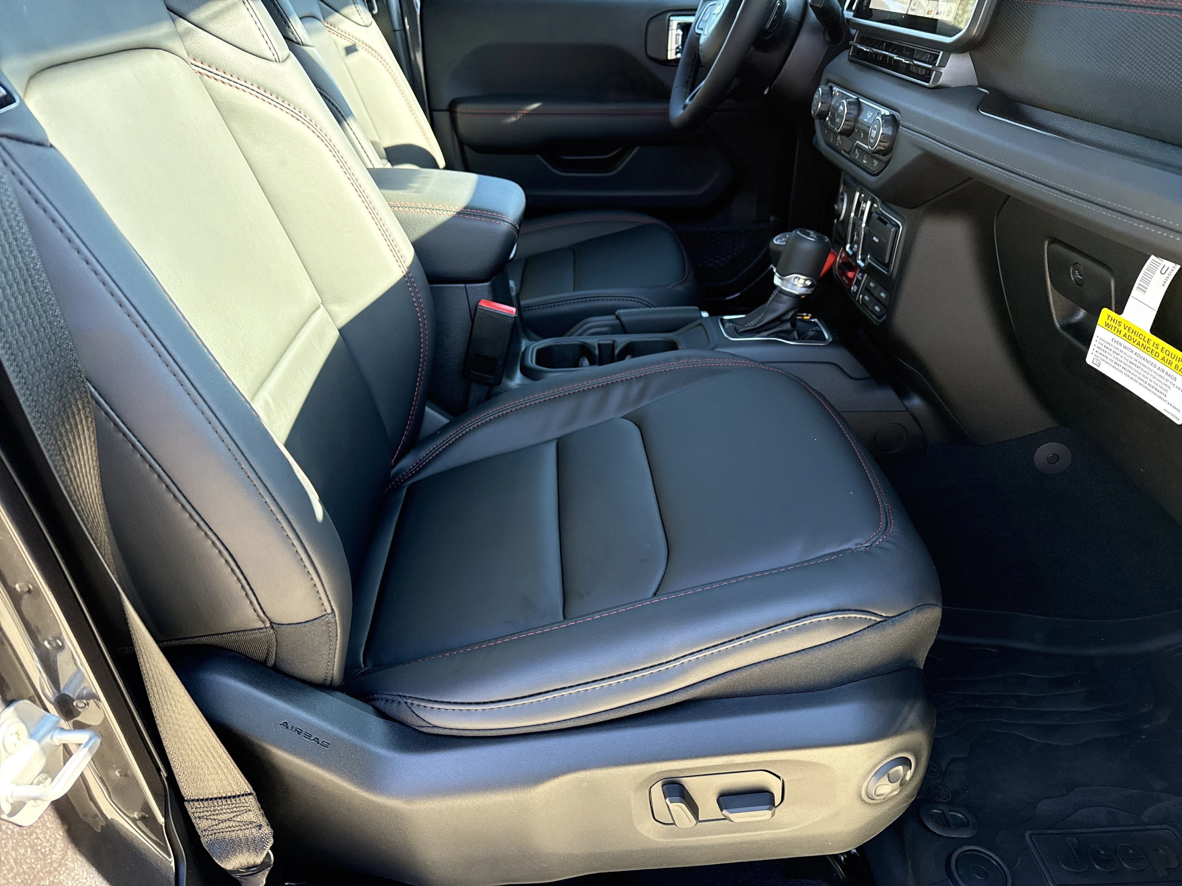 New 2026 Granite Crystal Metallic Clearcoat Jeep Rubicon image 16