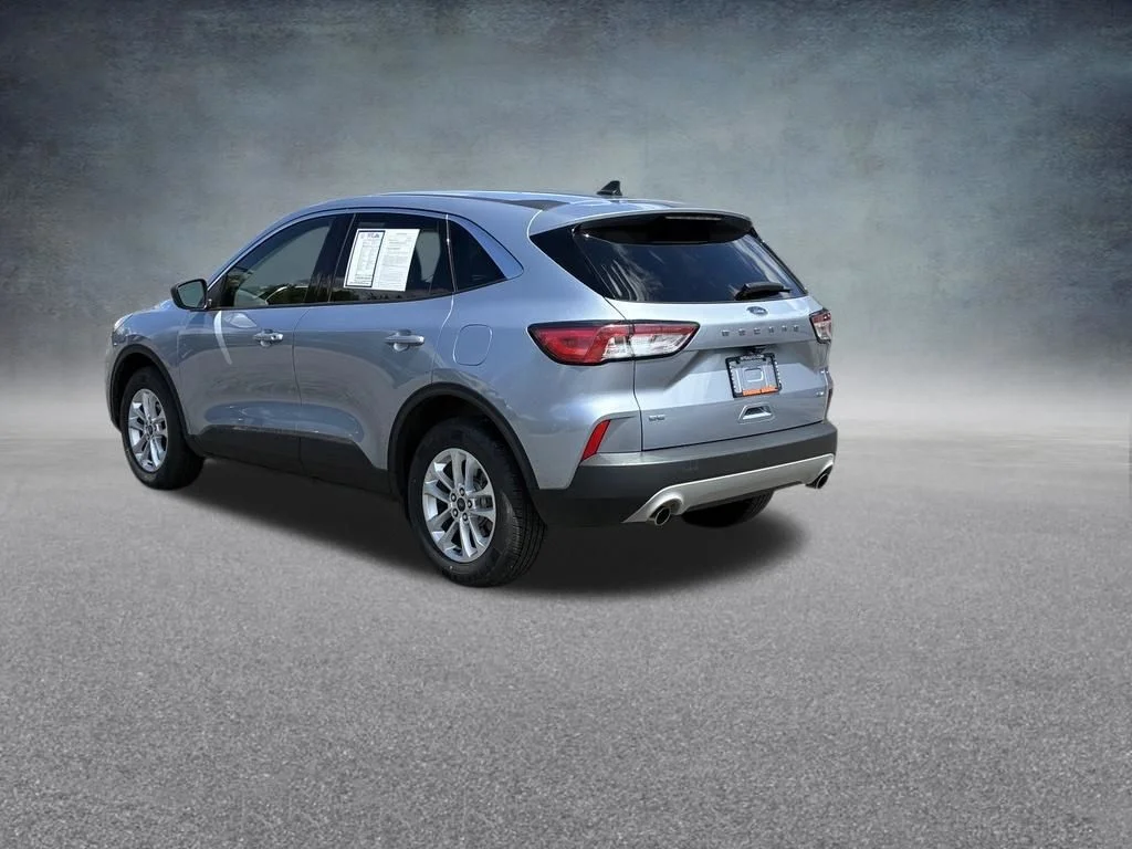 Used 2022 Blue Ford SE image 3