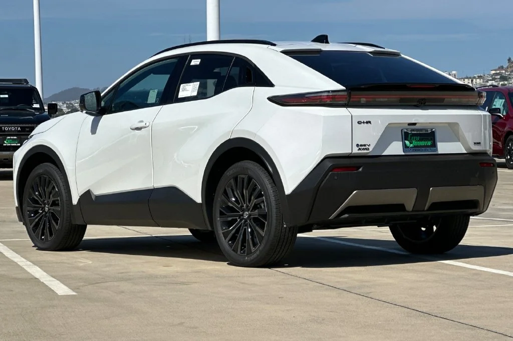 New 2027 Wind Chill Pearl <sup>1</sup> Toyota  XSE image 6