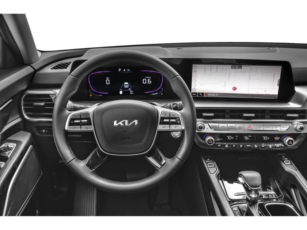 Used 2025 White Kia S image 4