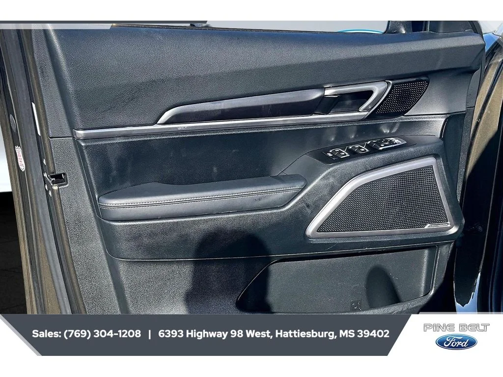 Used 2025 DARK MOSS Kia S image 16