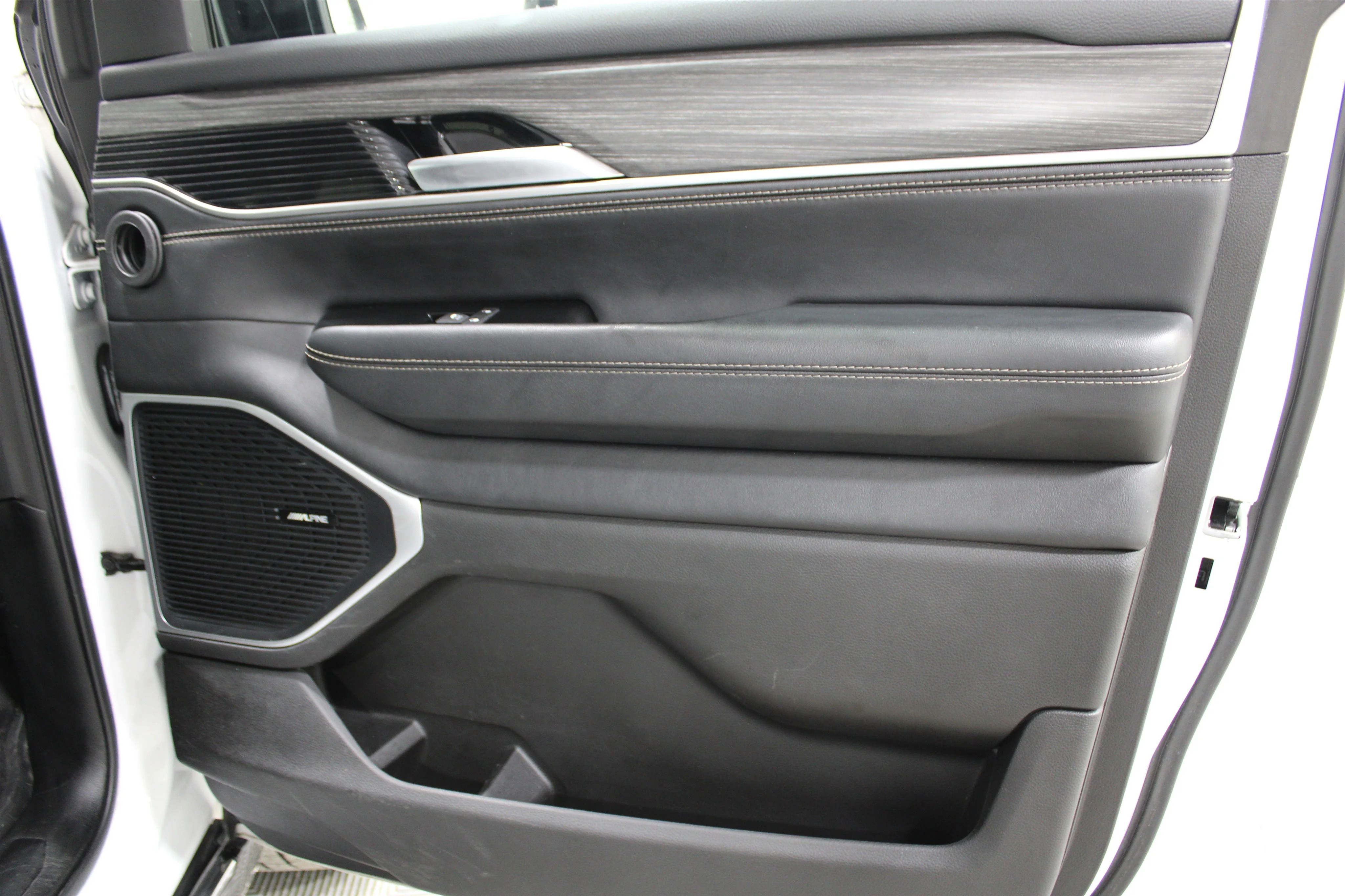 2024 Jeep Wagoneer L Series II - Photo 26
