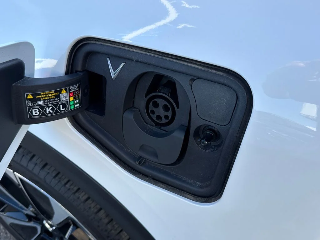 2025 VinFast VF 8 Plus - Photo 7