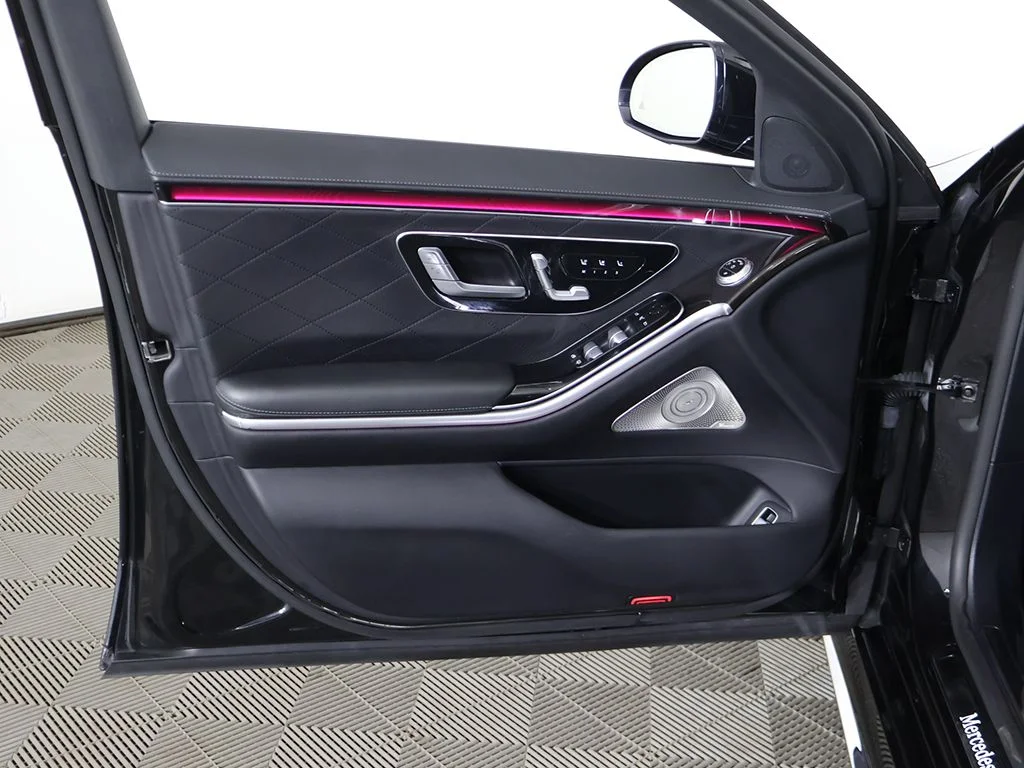 Used 2021 Black Mercedes-Benz S 580 image 27