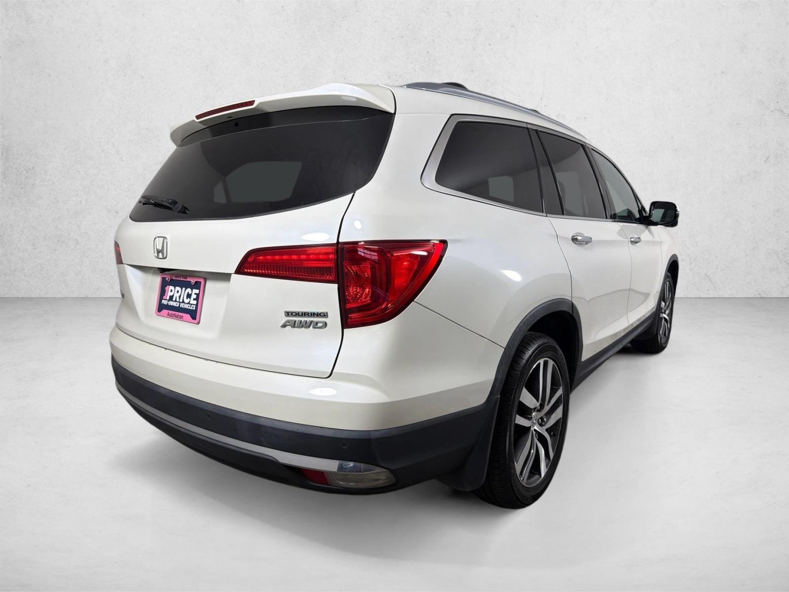 Used 2018 White Diamond Pearl Honda Touring image 5