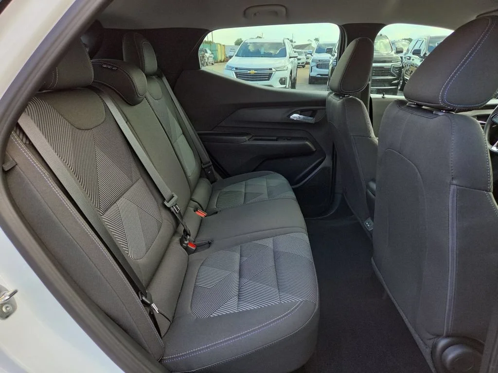 New 2027 Summit White Chevrolet LT image 17