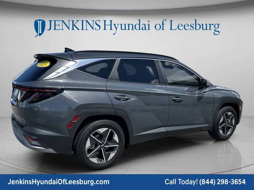 Used 2025 Gray Hyundai SEL Convenience image 5