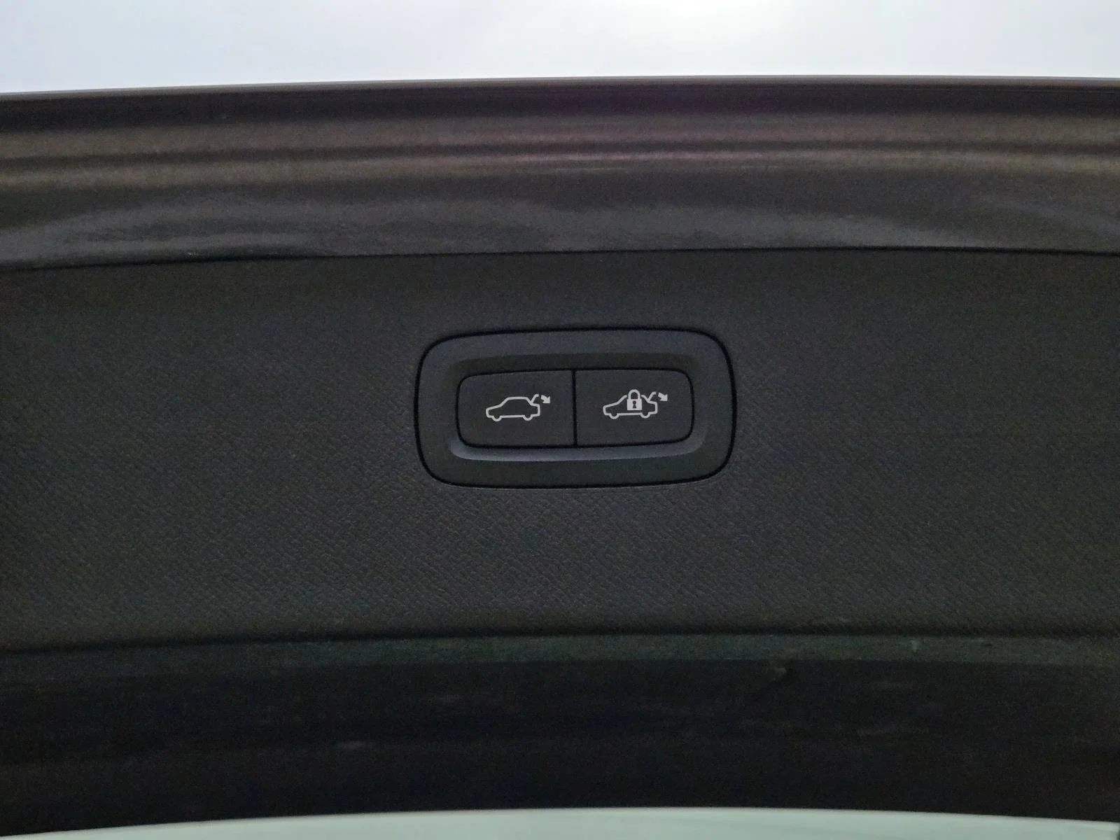 Used 2019 Gray Metallic Volvo Momentum image 14